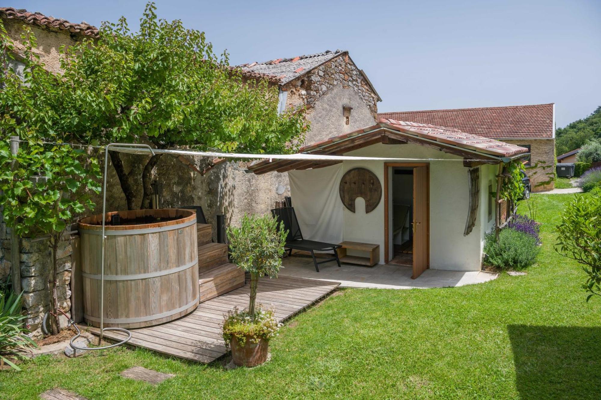 Villa Artes With Free Hot Tub & Sauna Branik Kültér fotó
